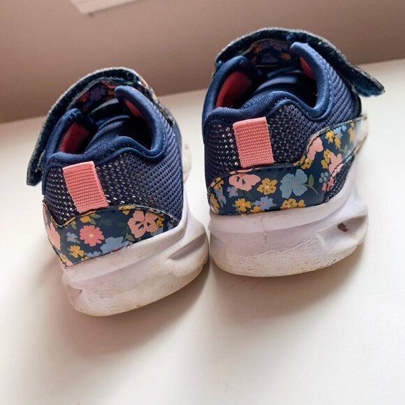 Carter’s toddler Girl light up sneakers size 11 11M - Picture 4 of 5